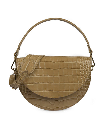 Imagen frontal de bolso tipo Saddle bag de piel grabada en coco arena Leandra. Bolso de piel made in Spain Leandra