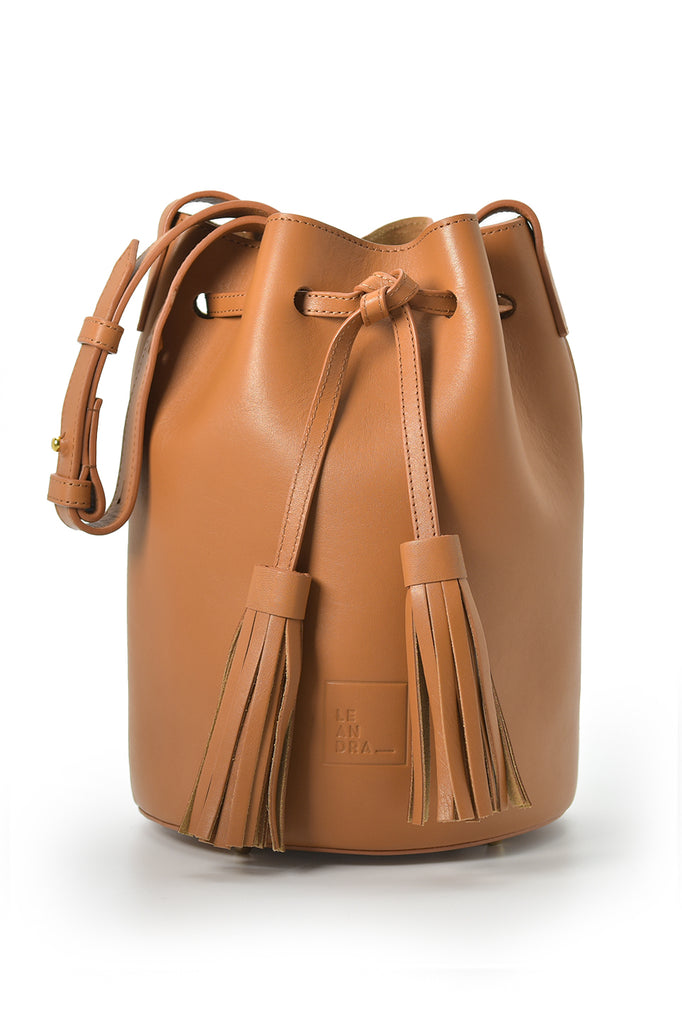 Bolso Mini bucket bag de piel color camel Leandra imagen frontal